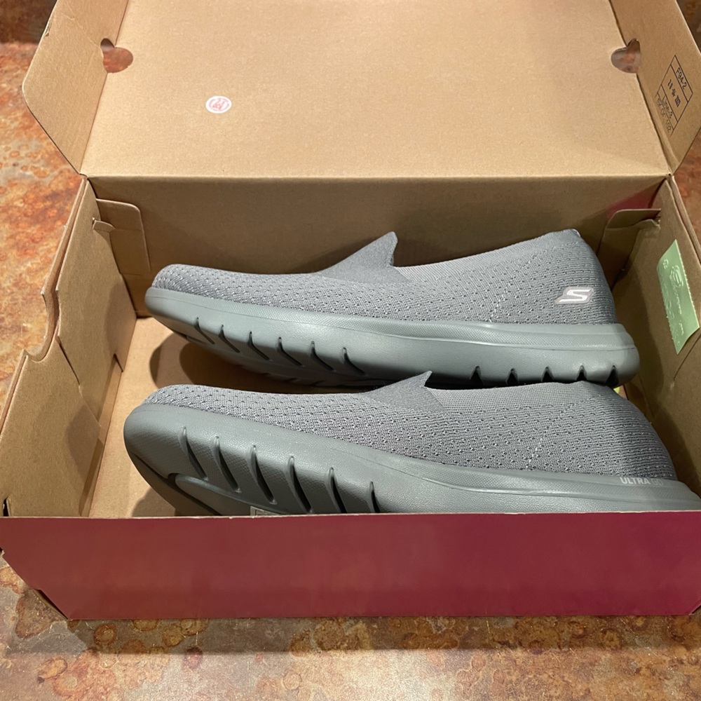 Skechers On-The-Go Flex Cutie Gray Women’s size 7.5 Shoes New in Box Stretch Fit